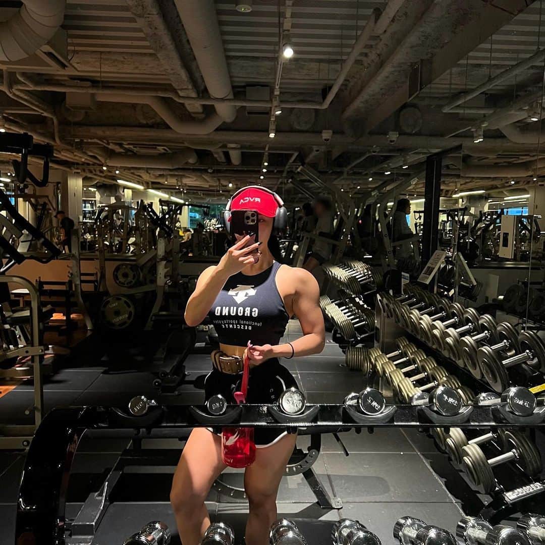 中村真央さんのインスタグラム写真 - (中村真央Instagram)「皆ジム週3は行ってる？  #フィットネス #フィットネス女子  #ボディメイク #ジム #トレーニング #トレーニング女子  #운동하는여자 #헬린이 #운동 #헬창」11月9日 17時39分 - mao_baby