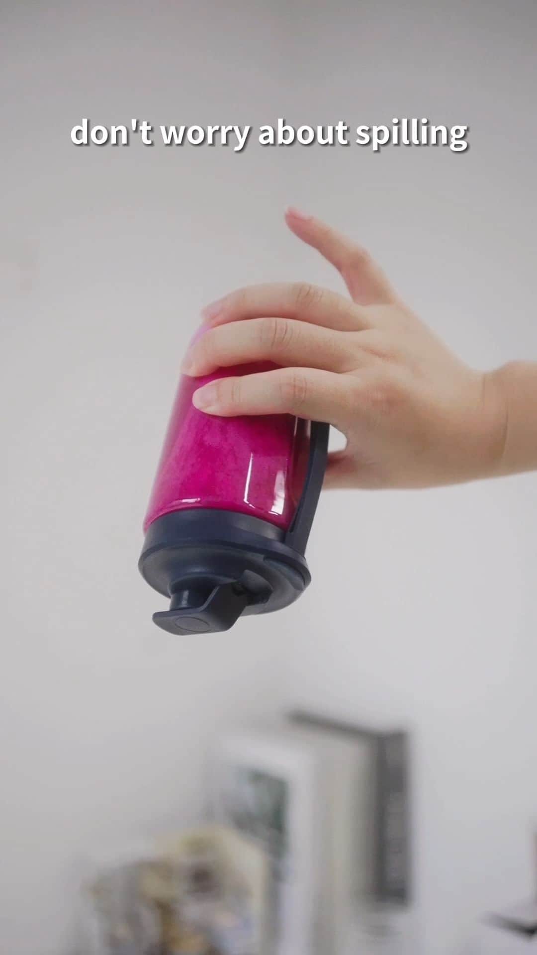 SHEINのインスタグラム：「We're taking the art of nutrition beyond the kitchen with our spin & sip on-the-go blender & bottle combo 🥤🍎 What fruit would you mix into your bevie? 👇  🔎17372641  🔗:https://shein.shop/va7v933  #SHEINGoodFinds #SHEIN1111sale」