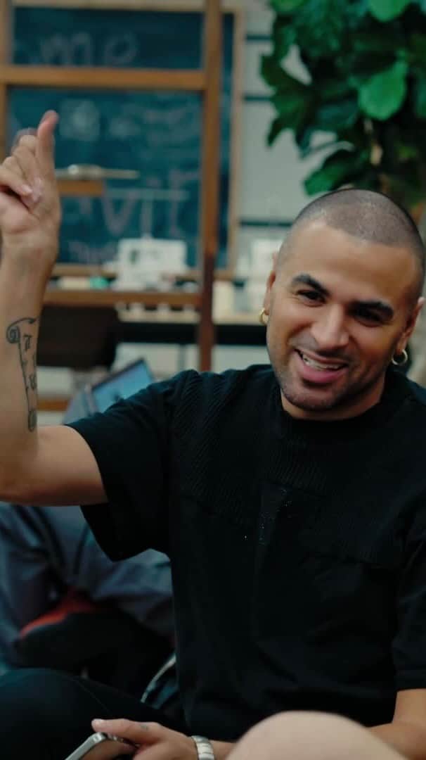 i-Dのインスタグラム：「In the latest episode of Hometown, i-D visits agenda-setting Dominican-American fashion designer @raulzepol’s home and studio in Brooklyn ahead of his SS24 show where we meet his grandmother, mother and the @luar team to learn more about his journey so far 🗽.   Watch now at the link in bio  . . .  Director & DOP @jimmynyeango Producer @maylinlegoff Executive Producers @sylviasuli @mahoroseward Editor @karolina_editor Colourist @ryanurzi Sound Mixer #JoeMunday @opm.london Cam Op @jandon621 Gaffer #DanielJohnson Camera PA @documentcity Production @ariesrisingprojects Production Coordinator @ncovrt Production Assistant @martaabmt Sound Recordist @xiiiaoh Assistant Editor @bmpda Editor-In-Chief @alastairmckimm Managing Director @georginabacchus Global Editorial Director @oliviajsinger Social Media Director @danilboparai Senior Art Director @calseeum21 Junior Social Producer @monamoloko Motion Graphics Designer @talacza Captions #NerysWilliams Spanish Translator @karla.torres.farrell #Luar #RaulLopez」