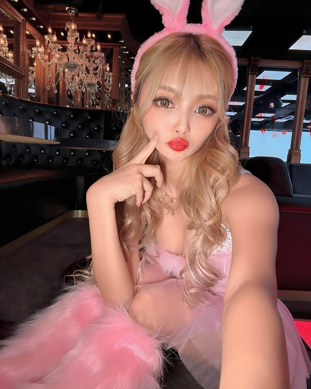 ゆうのインスタグラム：「. 実家って素晴らしいよな😇😇 実家に引きこもりそう😇 .  #バーレスク  #バーレスク大阪ゆう #バーレスク大阪 #北新地 #ギャル #水着ギャル #ダンサー」