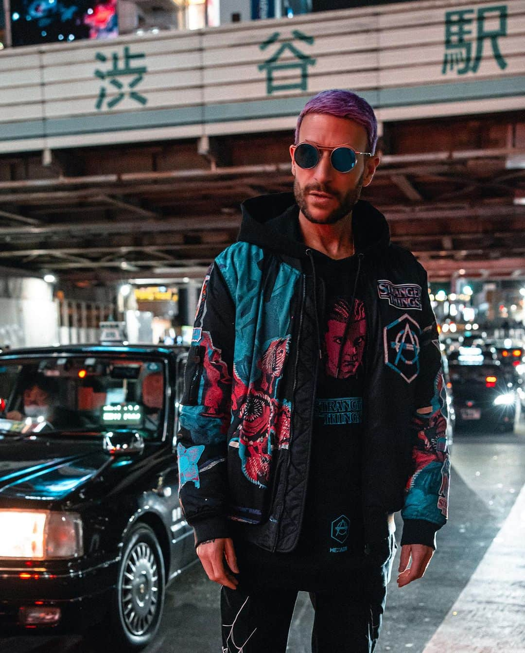 ドン・ディアブロのインスタグラム：「Nerds do you copy!? The biggest collab of the year is here! Tag a friend who needs a hoody / jacket of this official STRANGER THINGS x Don Diablo capsule collection 🤖 who’s ready for season 5!? 👽 #StrangerThings #DonDiablo」