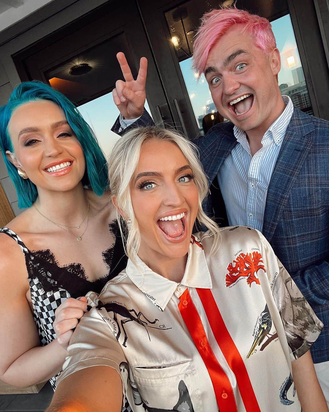 シェパードのインスタグラム：「Welcome to all our new followers 👋🏼   If you’re new here, we are Sheppard. We're an Australian sibling band who just made the move to Nashville, Tennessee. You might know us from our hit ‘Geronimo’ but we make euphoric, anthemic pop music designed to give you energy and make you feel good!   We have 3 albums out and a 4th one coming real soon.. in the meantime we’d love for you to check us out on Spotify, Apple Music or wherever you get your tunes from.   🫶🏼」