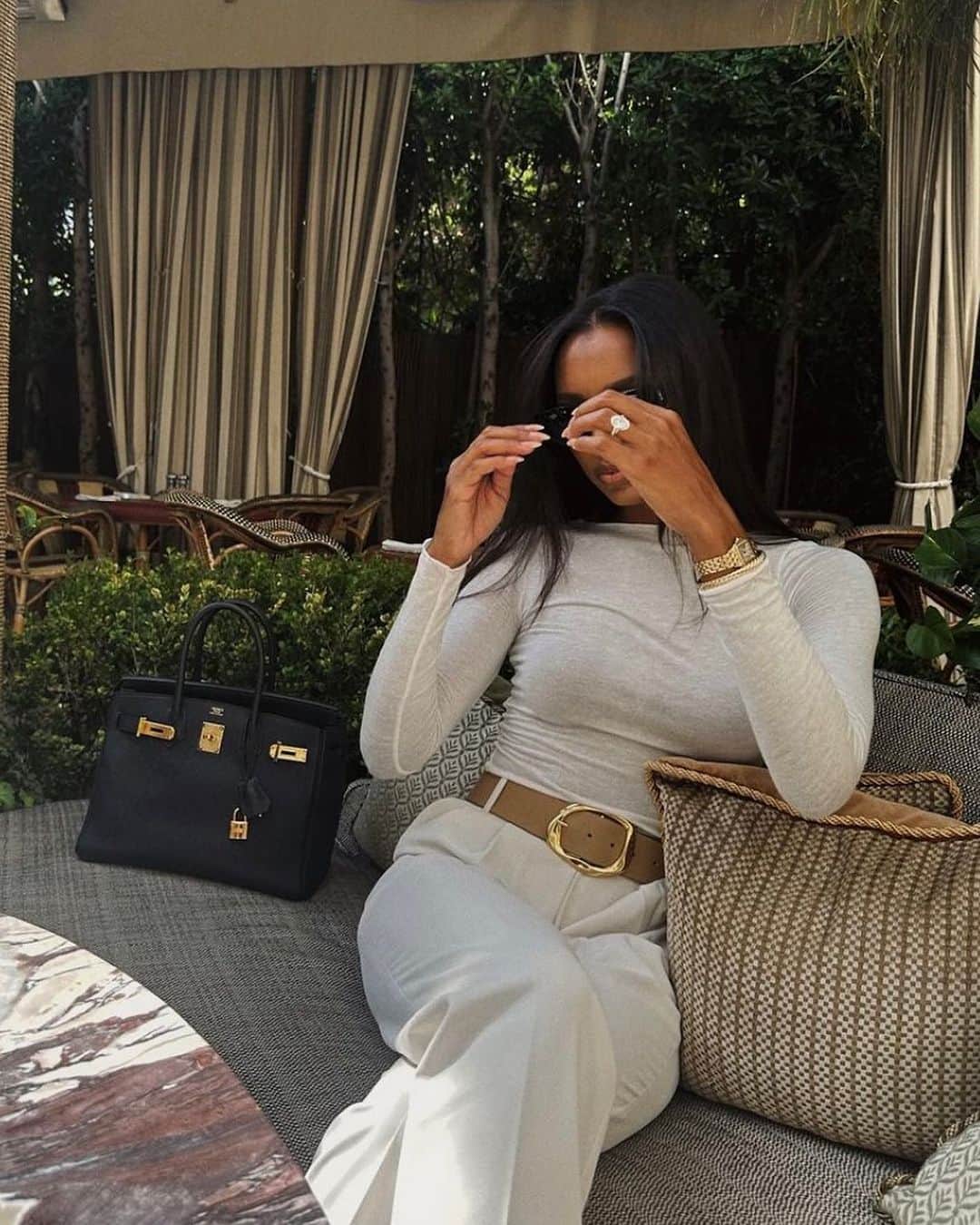 ビーローザベルトのインスタグラム：「Jasmine wearing the Edmond belt in Vacchetta 🤎 @jastookes」