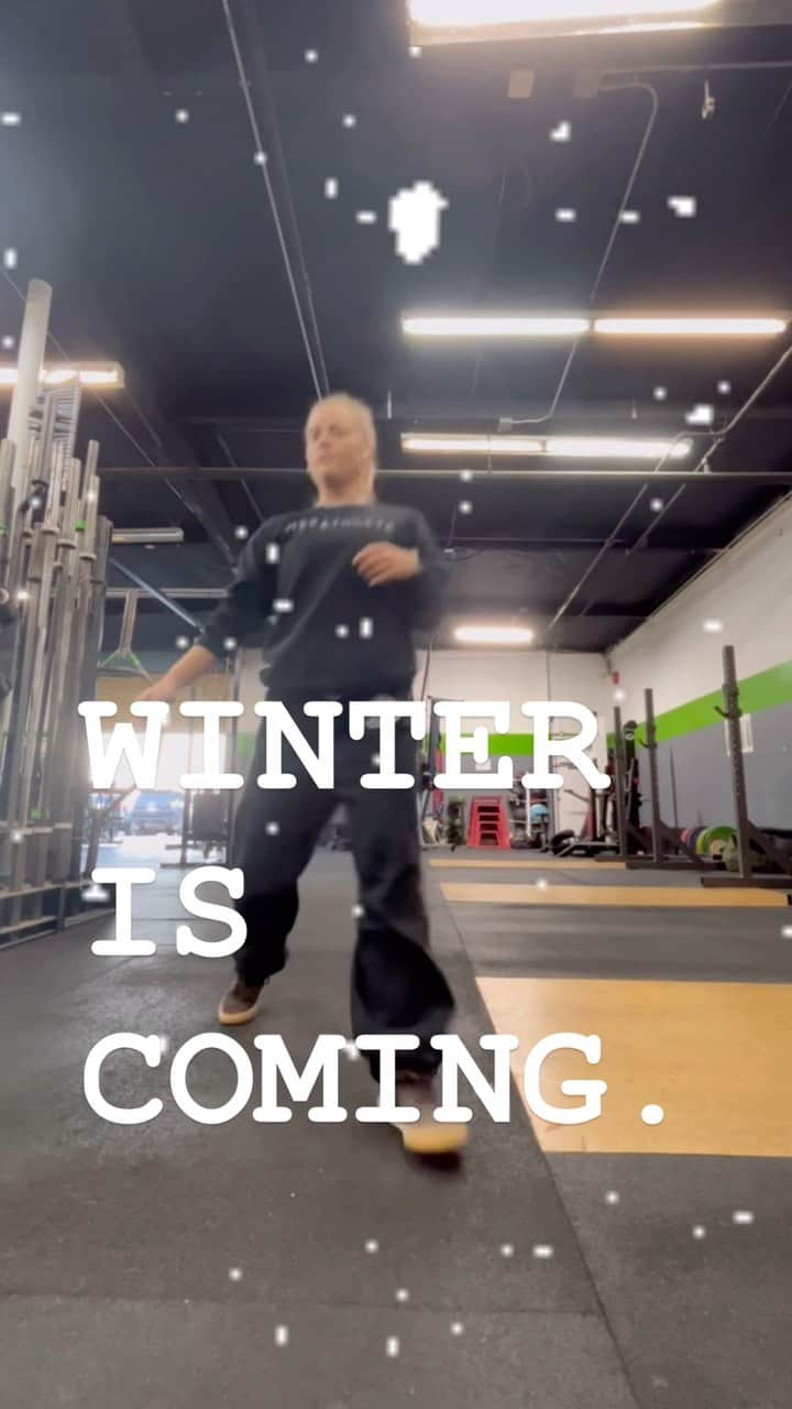 モーガン・キングのインスタグラム：「Winter is coming. That means winter SPORTS! One of the main reason I am a strength coach is because in junior high I was exposed to a winter sport strength class at my parents gym. It was life changing to workout with other people and to see a direct correlation into the activities I chose to do.  That is my goal here at Santa Cruz Strength. It’s to have you learn what it feels like to be in your body with functional movement.   I know what is best in my body, and can guide and coach you with the best of my knowledge. What I can’t do is feel what you feel. That’s where the magic is. That’s where the work that we get to do together. It’s the glimmers of connection that what I love to do resonates in you.   Hope you’ll join us.   Strength Classes  + M/W/F 7am +T/Th 5pm  #santacruz #strength #sport #movement  #skiseason」