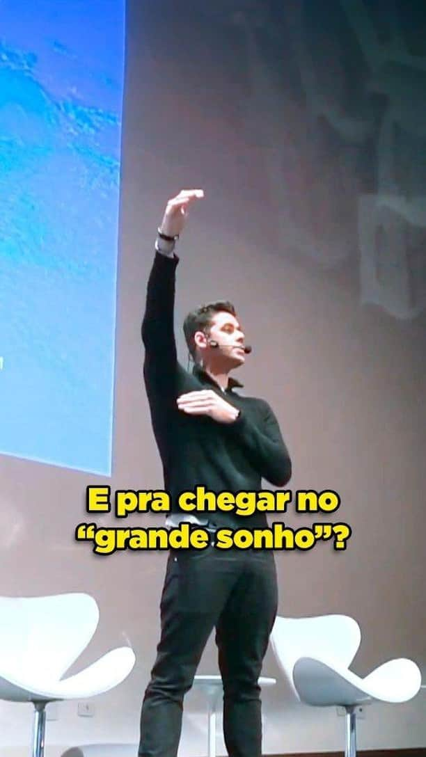 チアゴ・ペレイラのインスタグラム：「ALCANÇAR OS GRANDES SONHOS 👇 Na minha jornada eu tive que aprender caminhos pra realizar sonhos que pareciam grandes demais, mas que eram possíveis. Qual é o sonho que te motiva? As ferramentas e a mentalidade que eu desenvolvi para tornar eles uma realidade eu conto na minha palestra. Mais informações no link da bio!」