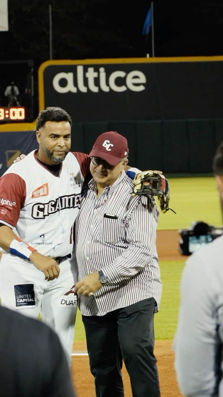 ネルソン・クルーズのインスタグラム：「¡Un día que nunca olvidaremos! 🥹   Ceremonia de retiro de un verdadero Gigante. 🤎   Simplemente nos queda decir: ¡GRACIAS NELSON! 🐎  #NelsonEsGigante」