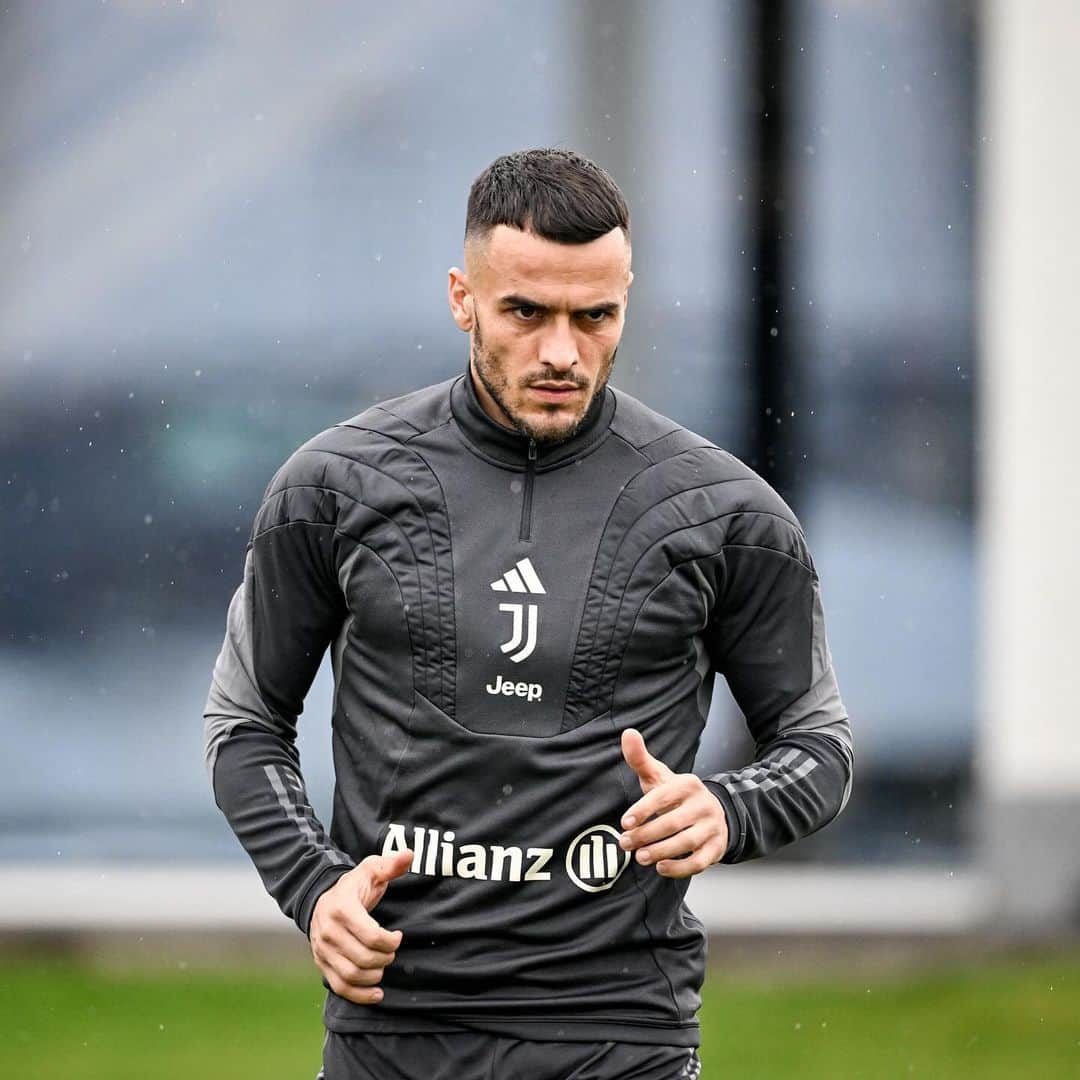 フィリップ・コスティッチのインスタグラム：「@juventus 🤍🖤」