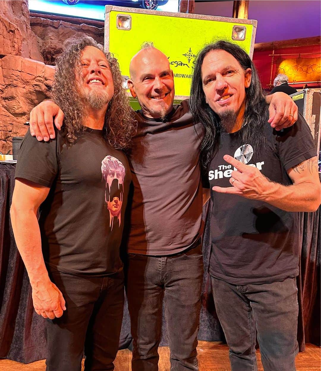 Queensrycheのインスタグラム：「Michael and Casey hanging out with our good friend Joey Vera of @thearmoredsaint & @fateswarningofficial who came out to see us at the Mohegan Sun/Wolf Den earlier this year 👍 #queensryche #armoredsaint #michaelwilton #joeyvera #caseygrillo #friends #friendship #guitarist #bassist #drummer #badasses #smiles」