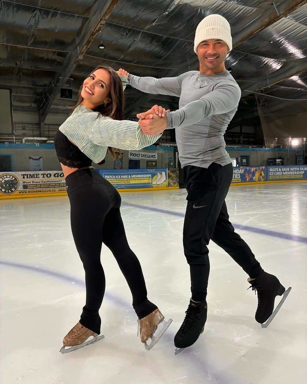 アマニ・ファンシーさんのインスタグラム写真 - (アマニ・ファンシーInstagram)「It’s RYAN THOMAS everybody!! 🤩🙏🏽🎉   I’ve honestly been hoping for this pairing since the @dancingonice line up came out after watching an interview Ryan was on, to the point where I’ve nagged production to tell me if it was him countless times but had no luck until today 🤣   Everything I thought Ryan may be, is true. The most genuinely empathetic, enthusiastic, cheeky, funny and ambitious man (all the things that make for a great skating partner) with such a huge heart, especially for his beautiful family! We’ve got an identical sense of humour (we spent most of the time cracking up and laughing at each other), the exact same habits, and an incredibly similar work ethic… I think I’ve met me in male form! 😜😅   Ryan, the journey and the work begins now. It’s going to be intense, frustrating, beautiful and rewarding all at the same time, but I promise to try and make this the best experience for you. I’m so proud to be your partner and cannot wait to see you thrive and become the skater I know you can be. Who knows, maybe we won’t be able to tell who the professional is by the end of the competition 😜   Everyone, get ready. Team Thomas bringing the suave with a touch of Fancy ✨」11月10日 4時00分 - amanifancy