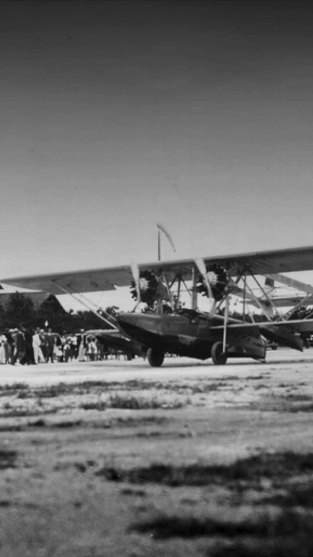 ハワイアン航空のインスタグラム：「As we approach our 94th anniversary, we're reliving our inaugural flights. #DidYouKnow that on November 11, 1929, Inter-Island Airways Ltd. (our former company name) made headlines, connecting our Islands through air travel. Read more about our inauguration day at our link in bio and comment below on when you started flying with us. ✨  #HawaiianAirlines #PualaniProud #AviationHistoryMonth」