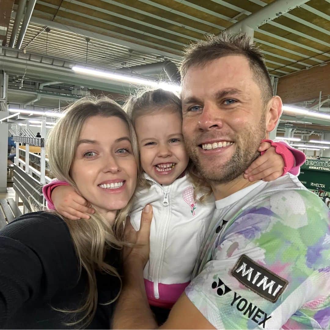 ラドゥ・アルボットのインスタグラム：「With my girls today after the match at @hppopen  #happy #win #up #we #go」