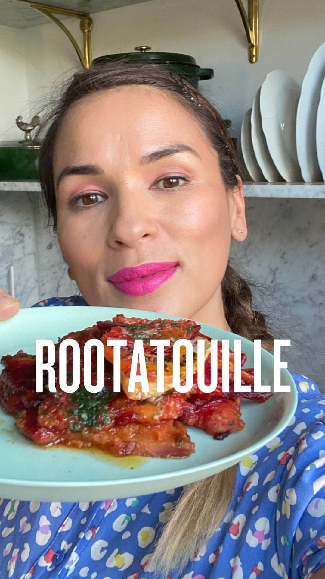 レイチェル・クーのインスタグラム：「Ok ok, it’s not technically a ratatouille, but during the colder months, these seasonal root veggies make a brilliant substitute, a rootatouille! - that’s just as delicious 🤩  Thin pieces of sweet potato, celeriac, and beetroot sit on my smooth red lentil velouté, topped with generous slices of my shallot herb butter (for more on the velouté and butter recipes check out my latest reels!) 🧈  This all goes in the oven, to crisp up and sweeten, making a wonderful side or my idea of a perfect lunch.  👉🏻 Head over to the link in my bio to find out how to access the complete recipe when you sign up to my weekly newsletter ✨  Would you try root veg in your ratatouille, or are you a ratatouille purist?」