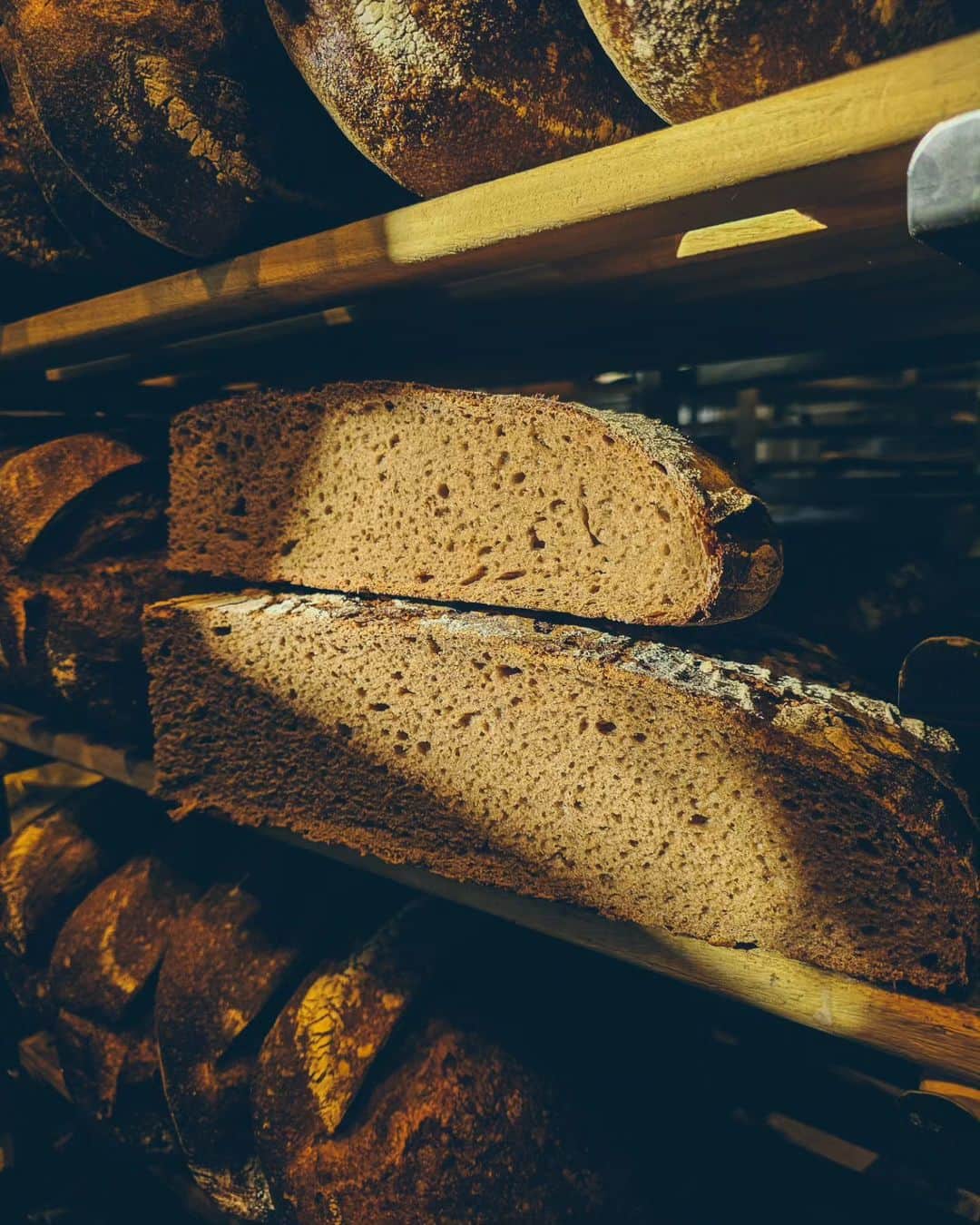 Monika Waleckaさんのインスタグラム写真 - (Monika WaleckaInstagram)「@brotbruder_fr where bread magic happens   🙏」11月10日 4時19分 - monika__walecka