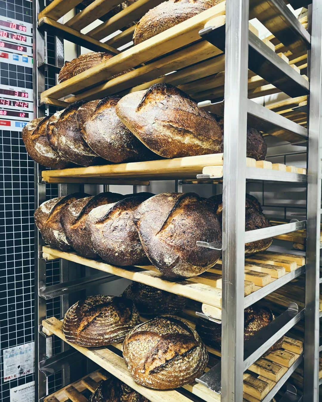 Monika Waleckaさんのインスタグラム写真 - (Monika WaleckaInstagram)「@brotbruder_fr where bread magic happens   🙏」11月10日 4時19分 - monika__walecka