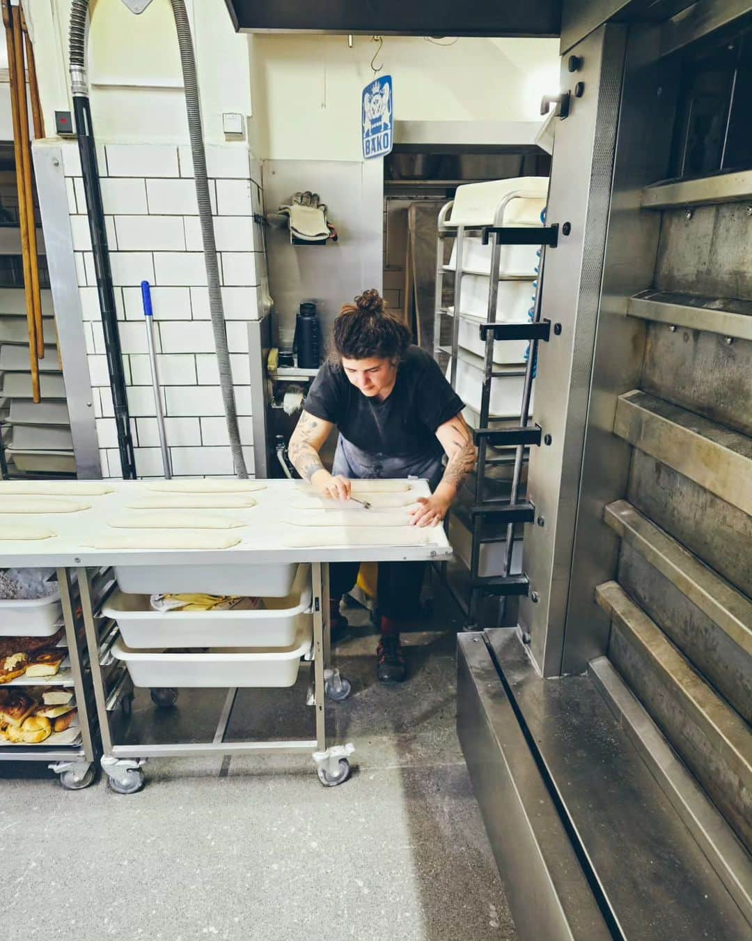 Monika Waleckaさんのインスタグラム写真 - (Monika WaleckaInstagram)「@brotbruder_fr where bread magic happens   🙏」11月10日 4時19分 - monika__walecka