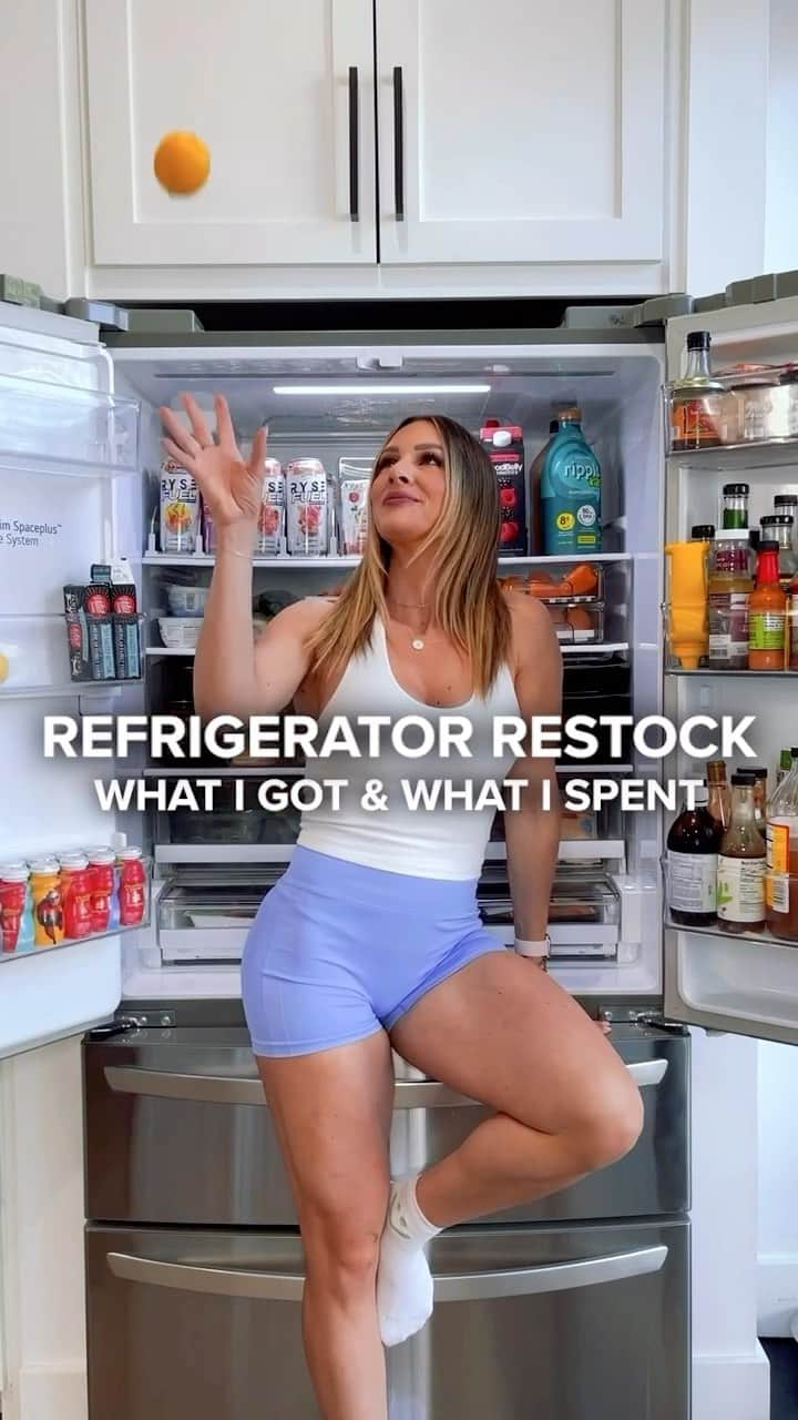 Paige Hathawayのインスタグラム：「Fresh restock, who dis? 🥤🥬⤵️  How much do you spend for 1-2 weeks worth of groceries!?   Lmk in the comments if you need links to anything you’ve seen in this video ✨ @ryse_fuel 👊🏼💥 @thetastyplateinc 🍽️  #groceries #fresh #fridge #restday #energydrink #fit」