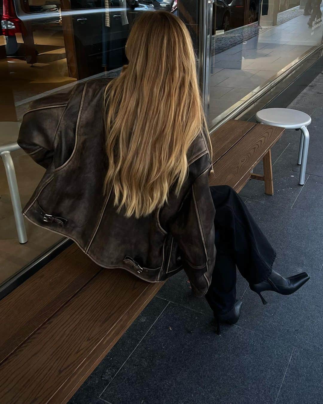 ペニーレ・タイスベックのインスタグラム：「One of those mornings, where I actually had time to wash my hair…and dry it🙌  PS “Siri please wash my hair” doesn’t work 😂」