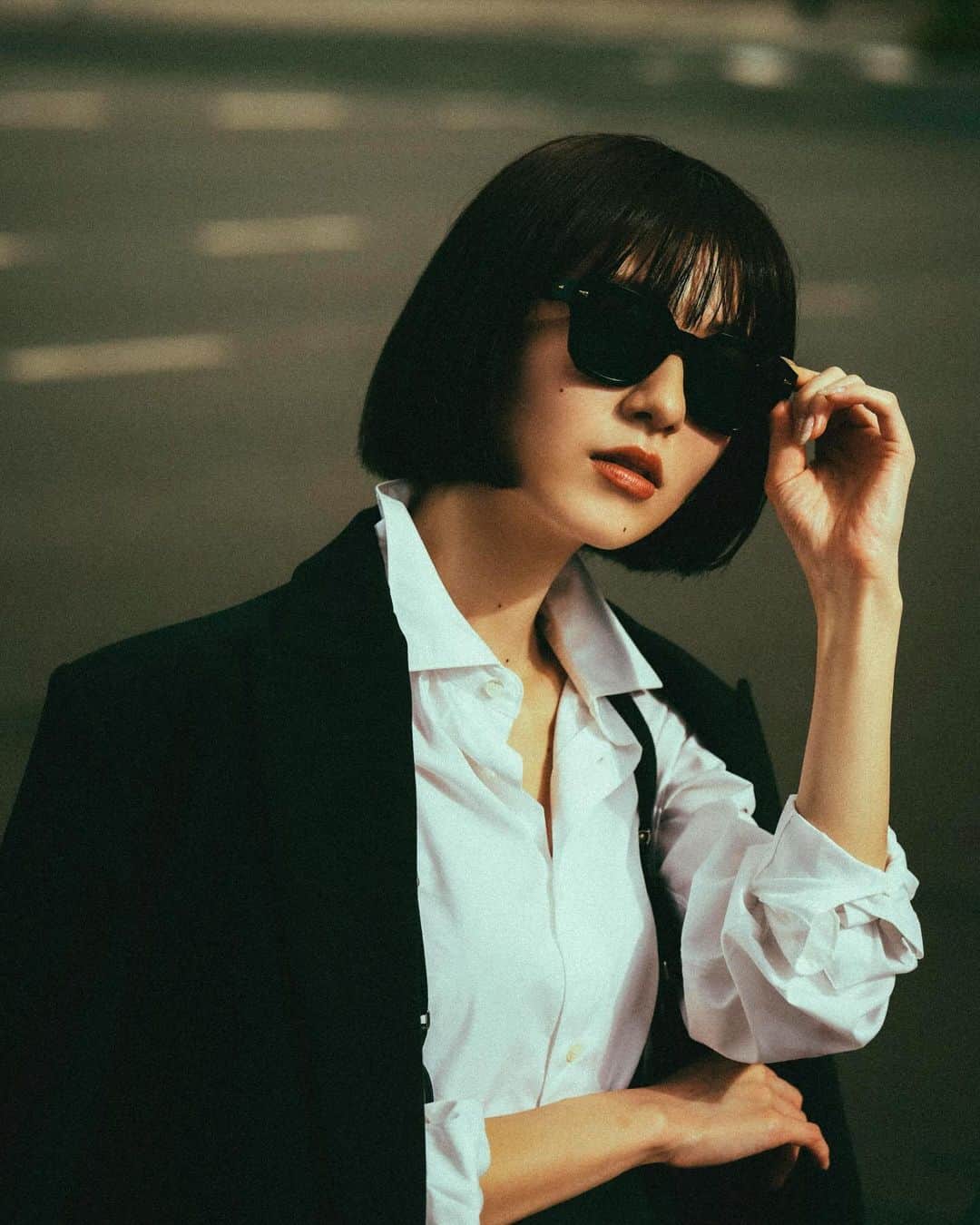 糸原美波さんのインスタグラム写真 - (糸原美波Instagram)「🕶️🤏🏻  3パターンあるよ。 3つともヘアメイクも衣装もタイプだった ︎❤︎  #ショートヘア #ショート #ボブ #ミニボブ #サングラス」11月9日 19時29分 - minami_itohara