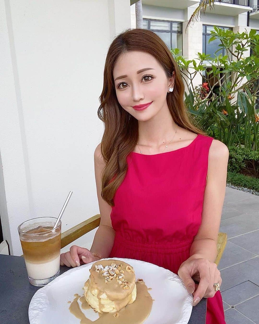 山下莉果さんのインスタグラム写真 - (山下莉果Instagram)「癒し〜ぷ名古屋店 @iyasheep_nagoya 🐏🌠 ドライヘッドスパをうけたよ💓  看護師さんが考案した高級ヘッドサロンで 服をきたままうけられるから隙間時間に通えるの🥺💕  圧が絶妙で、頭皮ガッチガチだったけど しっかりほぐしてもらって 施術中はいつのまにか寝ちゃってた🥰✨  店内落ち着いた雰囲気でリラックスできるし スタッフさんもみんな優しくて良かった😍  眼精疲労、肩首こり、頭痛にいいみたい❤️  写真の最後に わたしの投稿を見たで！ 全メニュー1000円オフになる クーポンもあるから使ってね🥰⭐️  【#癒し〜ぷアイラックス名古屋店 】 📍〒460-0008 愛知県名古屋市中区栄5-6-34 エムテックエニカビル4B  #pr #ヘッドスパ#ドライヘッドスパ名古屋#名古屋#栄#矢場町#睡眠改善#肩こり解消#ハレクラニ沖縄#沖縄#沖縄ホテル#japan#travel#スフレパンケーキ#🥞#❤️」11月9日 19時31分 - rikachannnn