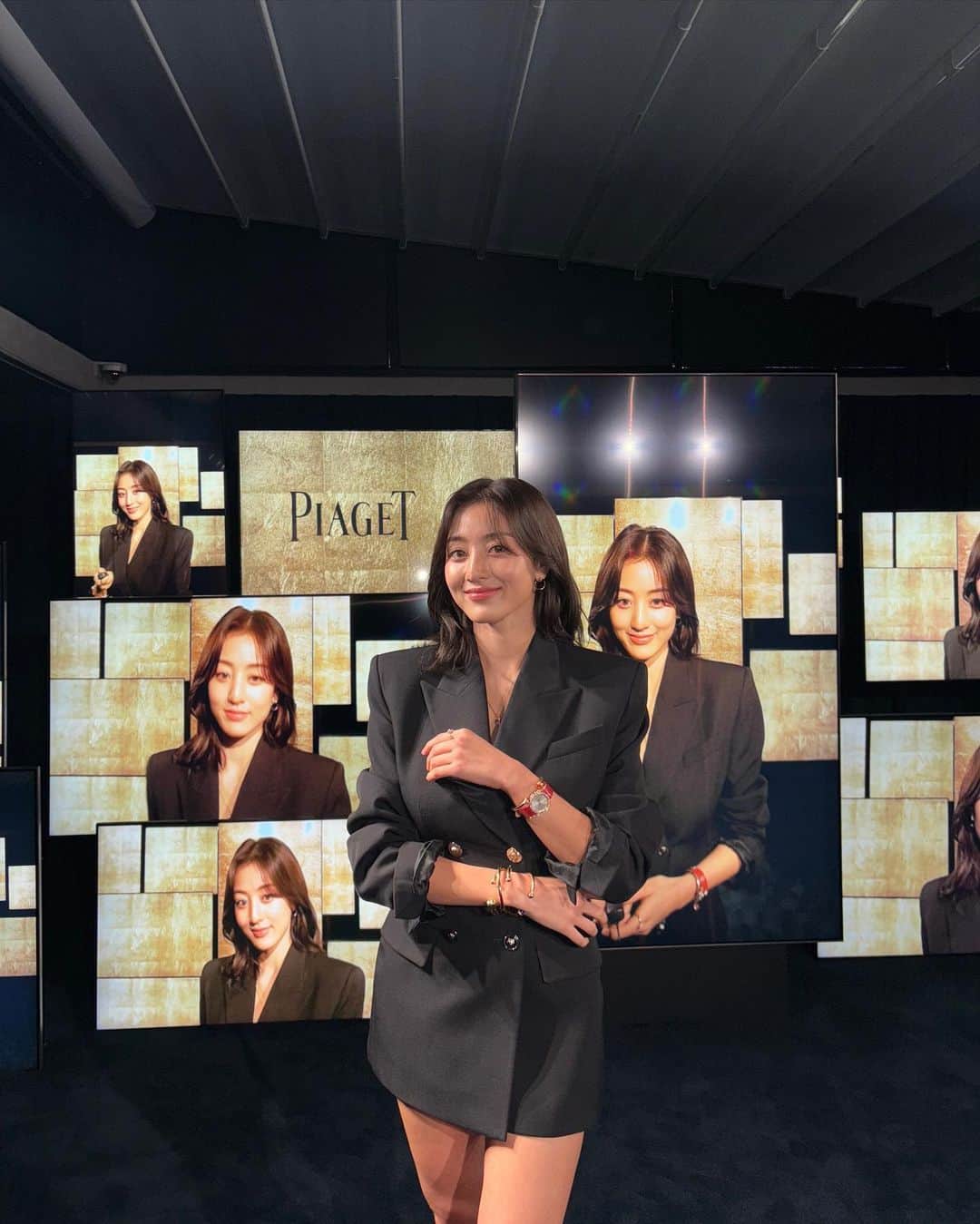 ジヒョさんのインスタグラム写真 - (ジヒョInstagram)「#광고 대담하면서도 화려하고 우아한 품격을 지닌 여성 주얼리 워치의 대명사 라임라이트 갈라 50주년 전시 #Piaget #LimelightGala #피아제 #피아제라임라이트갈라50주년」11月9日 19時33分 - _zyozyo