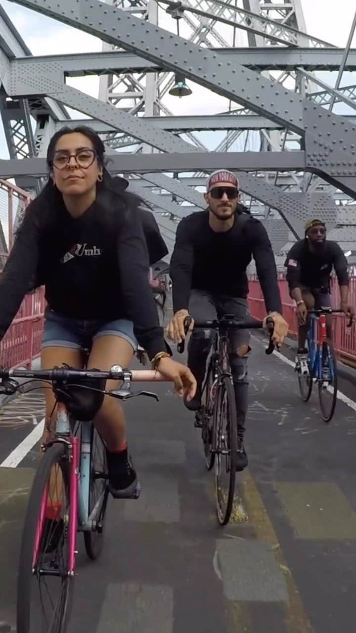 マンハッタンポーテージのインスタグラム：「🚲 @jaynopanic @transparentmemories @carajocaro_  📹 @stayalivestudio」