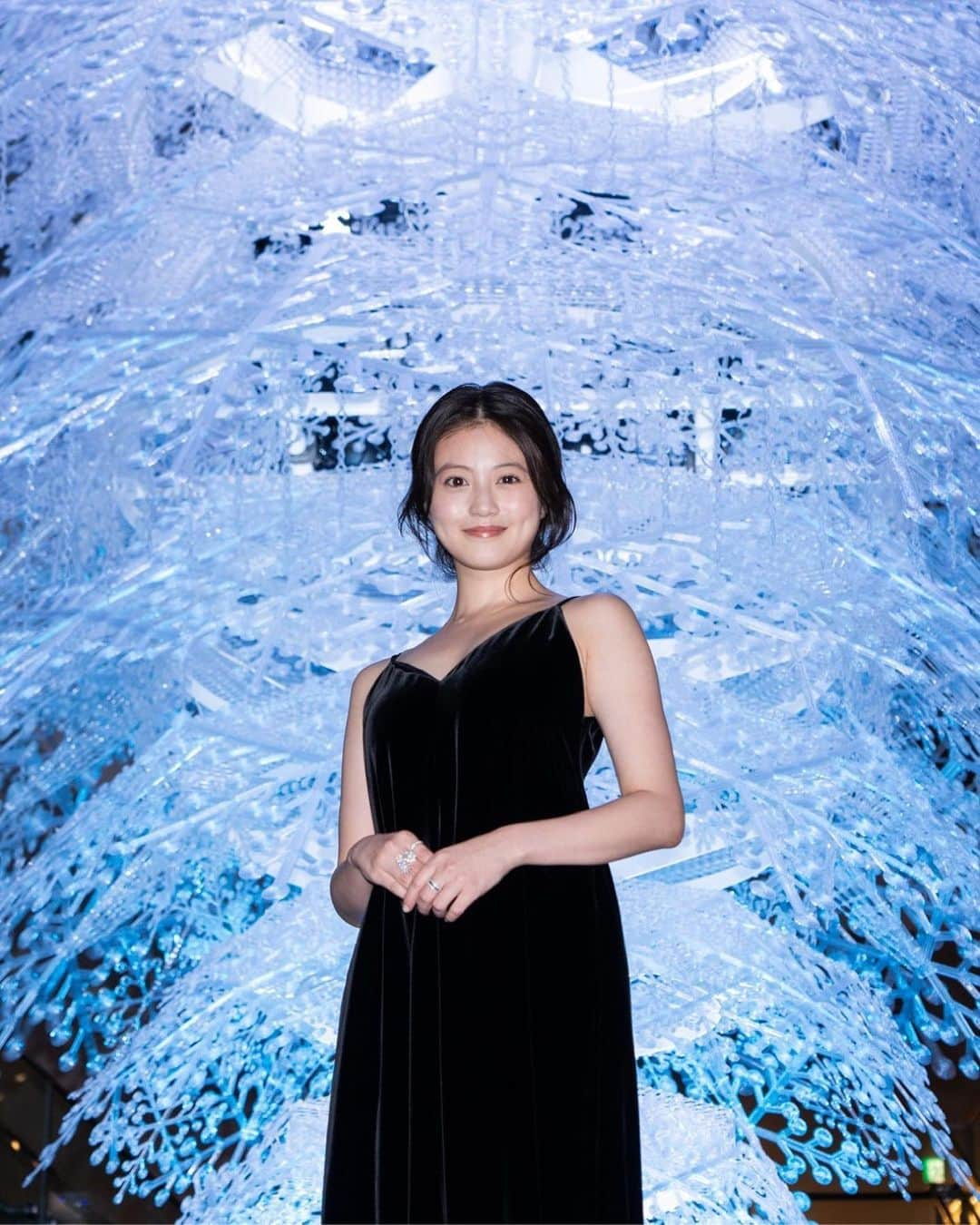 今田美桜のインスタグラム：「.  『 表参道ヒルズ クリスマスイルミネーション2023点灯式』🌲  #今田美桜」