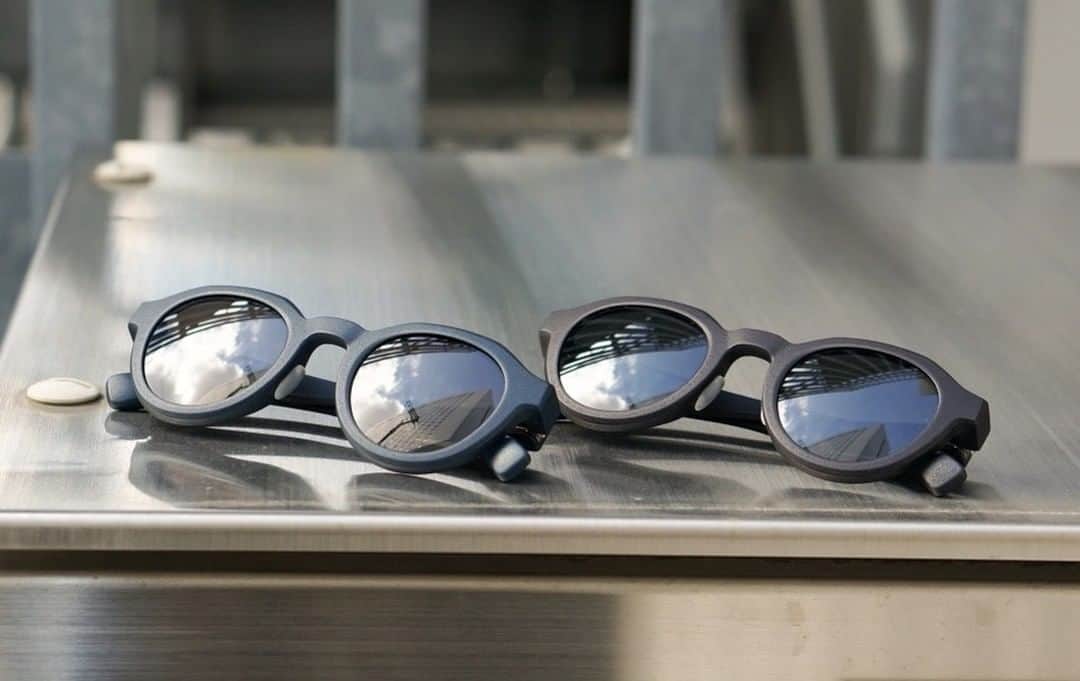 MYKITA SHOP TOKYOのインスタグラム：「【MYLON Collection "DIA"】   MYLON Collectionよりサングラスの新作が入荷致しました。 MYLONのサングラスはフロントがフラットで角張っているものが多い傾向でしたが、新作のDIAは角を丸くしふっくらとした柔らかなフォルムが特徴的なモデルです。  MYLON Collection DIA   New sunglasses from MYLON Collection have just arrived. Many of MYLON's sunglasses have flat fronts with corners, but the new "DIA" model is characterized by its soft and fluffy shape with rounded corners. _____ #mykita  #mykitamaylon  #sunglasses  #sunglassesfashion  #マイキータ  #サングラス」