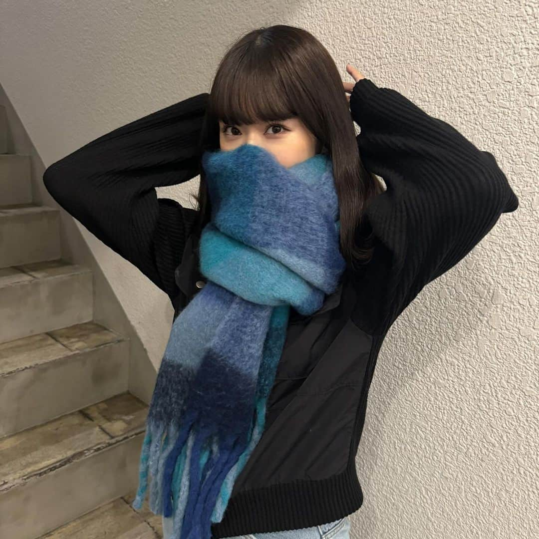 鈴木菜々さんのインスタグラム写真 - (鈴木菜々Instagram)「. 青のチェックマフラー可愛い〜😮‍💨💙」11月9日 19時51分 - nnmg__