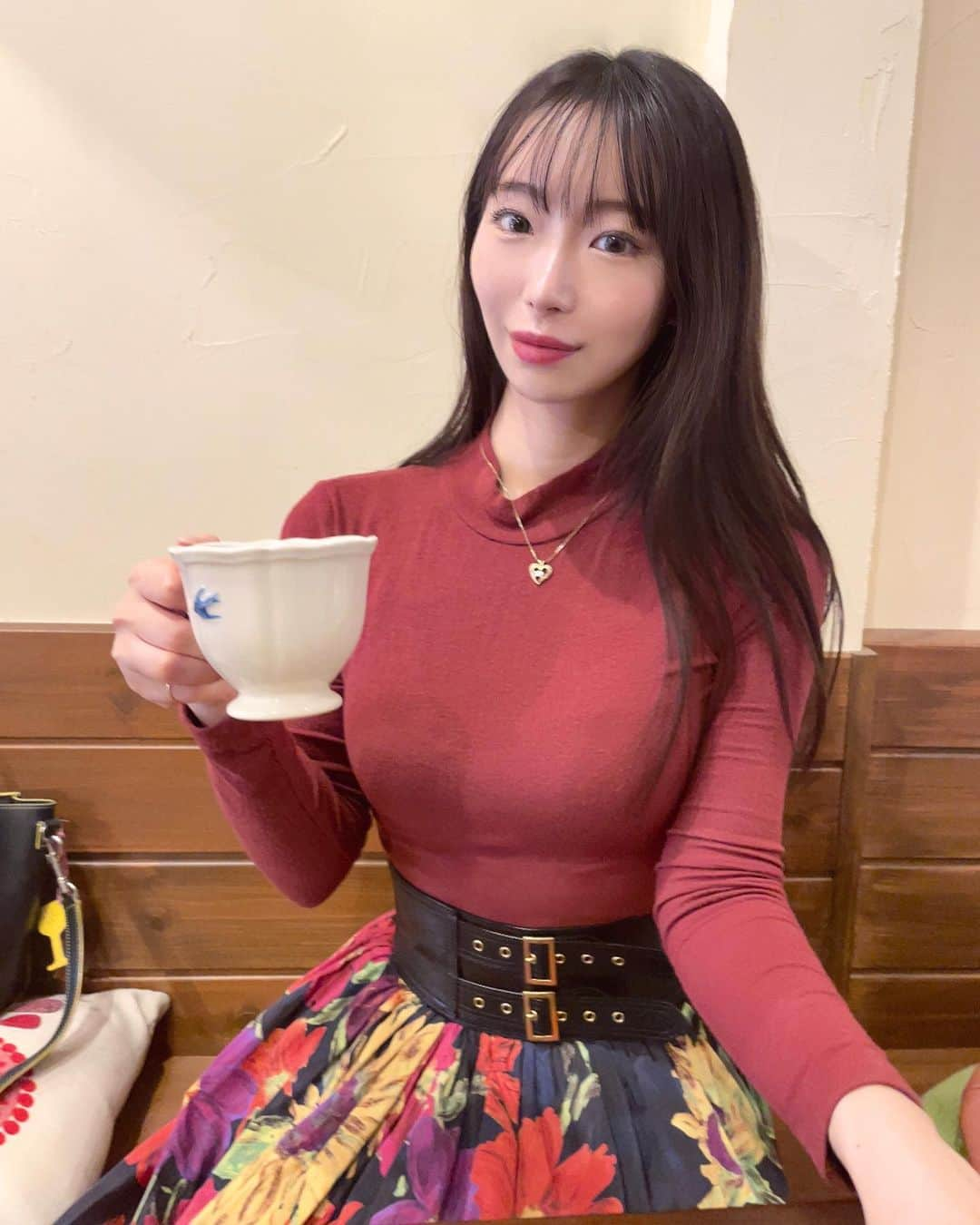 ゆうなさんのインスタグラム写真 - (ゆうなInstagram)「母とデートした日🥰 、 、 、  #秋服 #デートコーデ  #ブルベ #モデル」11月9日 19時51分 - yuna121.1995