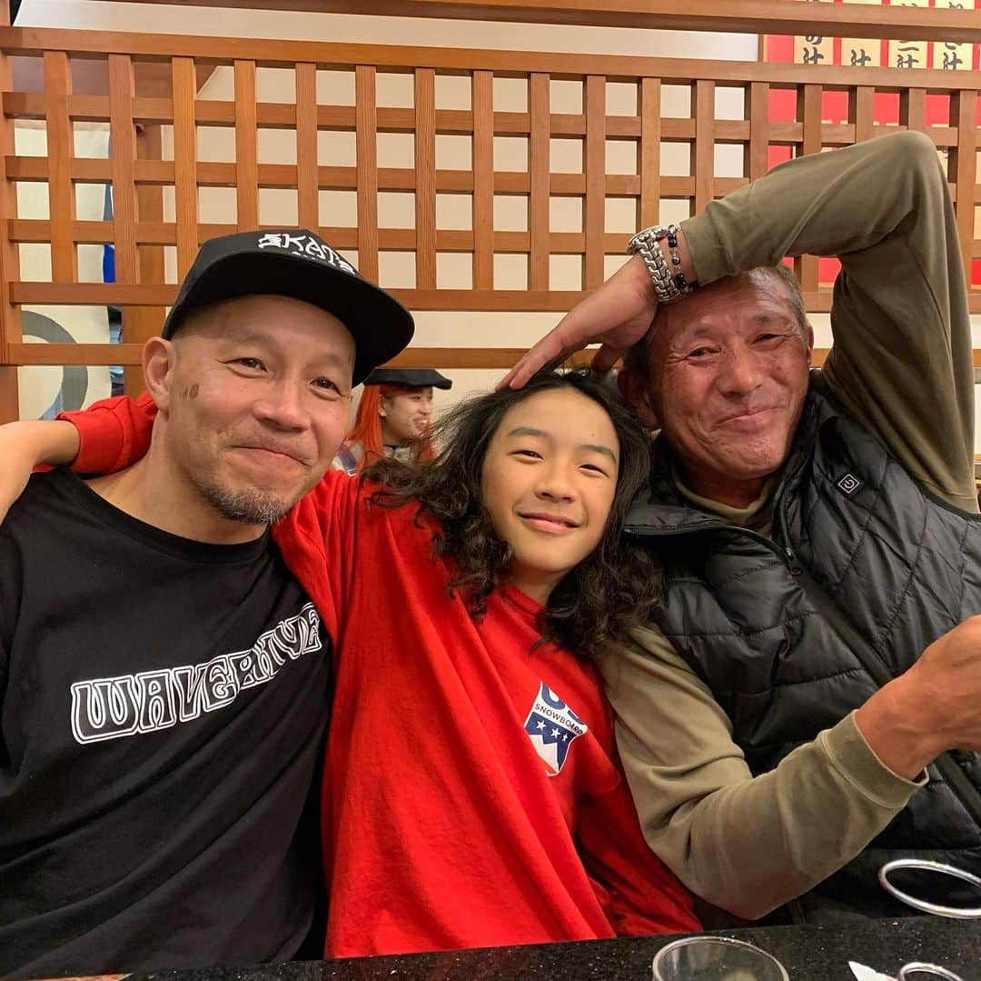 上田ユキエさんのインスタグラム写真 - (上田ユキエInstagram)「2023日本の思い出🇯🇵広野あさみとの再会❤️あさみのご両親、ひかる（大江）ママ、ロンロン。やっと繋がった富山の夏。リルキャンプで高校生だったあさみがオリンピック出場を決め、全力ガムシャラに頑張ってたマンモスで「いつか富山来てください！」って約束果たしたぞ✨ @asamihirono」11月9日 19時43分 - yukie_ueda