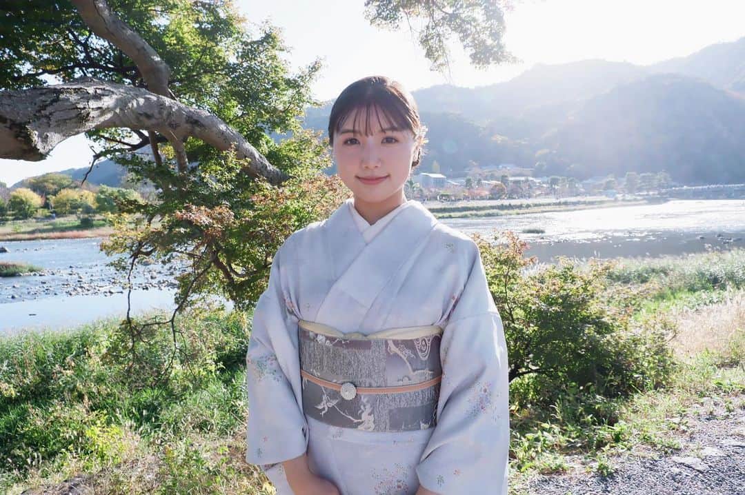 岡畑雛生のインスタグラム：「京都へお出掛け☺︎  程良い気候でまったりと 楽しむ事が出来ました♪  古城という梅にも 出会い素敵な休日に なりました♡✴︎  #着物 #京都 #嵐山 #京都観光 #kimono」