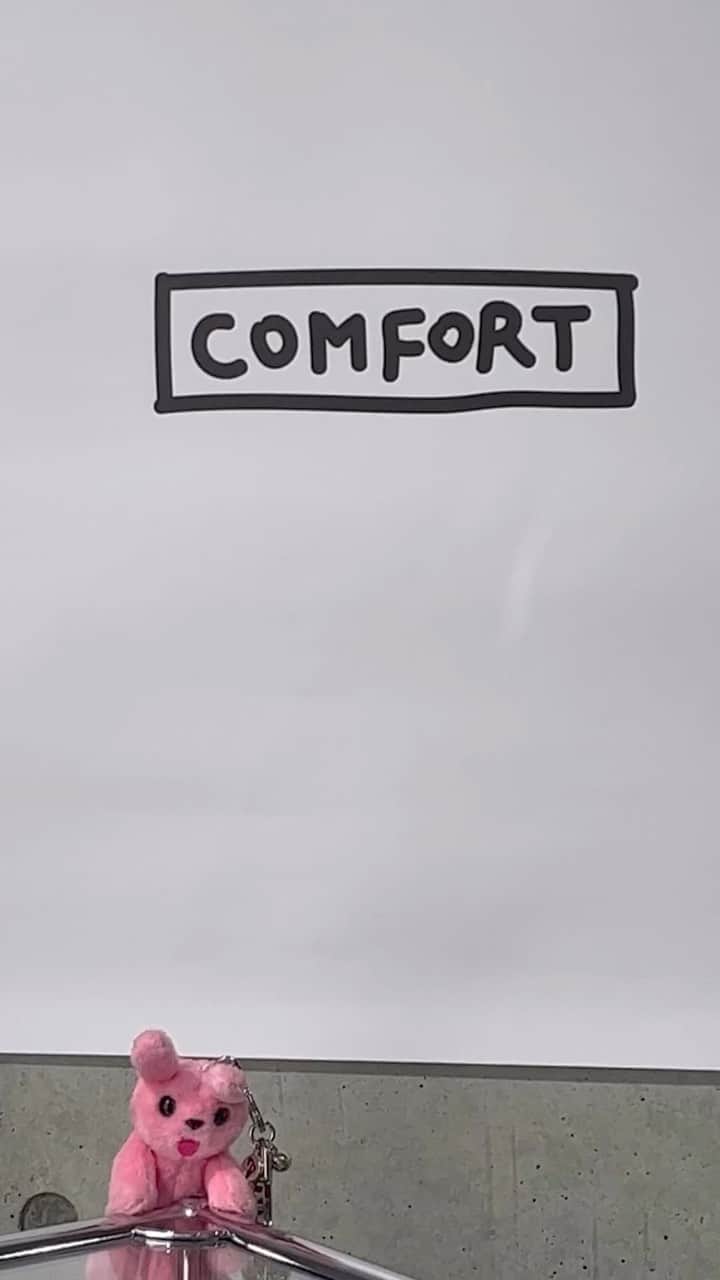 Numero TOKYOのインスタグラム：「昨年ソウルにオープンした最新おしゃれスポット「COMFORT SEOUL」🐈‍⬛ 韓国のファッション業界で活躍するトップクリエイターたちがアイデアを出し合い、アートやカフェ、音楽などを楽しめる複合文化空間✨ソウルに訪れた際は、ぜひ遊びにいってみて！  @comfort.seoul  #comfortseoul #コンフォートソウル #numerotokyo #numero #magazine #mode #fashion #art #culture #beauty #lifestyle #people #photo #tokyo」