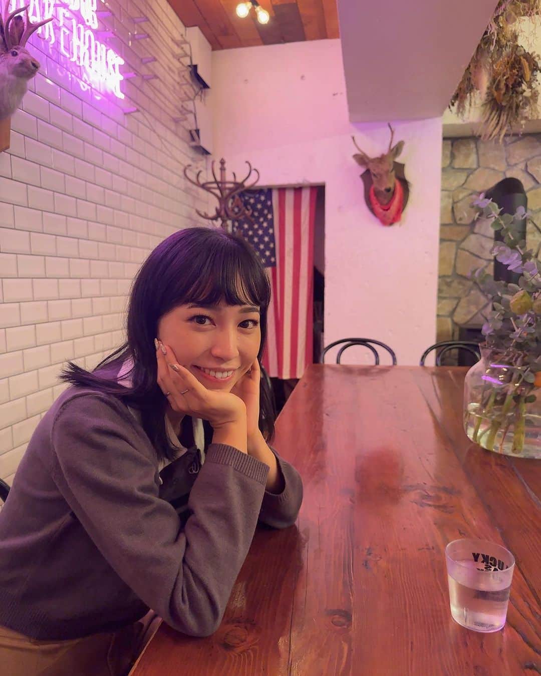 夏江紘実のインスタグラム：「. そういえば季節もあって髪の毛真っ黒にして久しぶりに前髪切ったよ🥹🤲🖤🖤🖤笑 . 真っ黒なんだか落ち着く😌💭 . .」