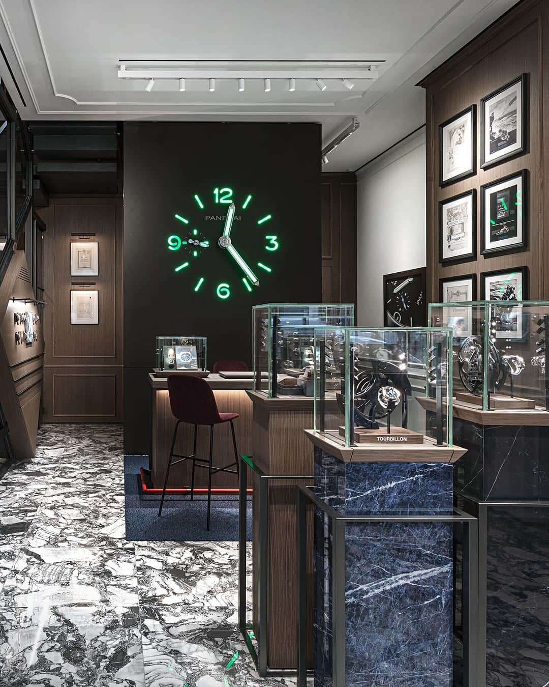 オフィチーネ パネライさんのインスタグラム写真 - (オフィチーネ パネライInstagram)「Benvenuti a Milano!  Casa Panerai is now open in the heart of the Quadrilatero della Moda in Milano at Via Montenapoleone 19.  The boutique is not just a store, but a true home that encapsulates the spirit of Panerai — steeped in history, innovation, and distinctly Italian DNA.  #Panerai #CasaPanerai #Milano」11月9日 19時58分 - panerai