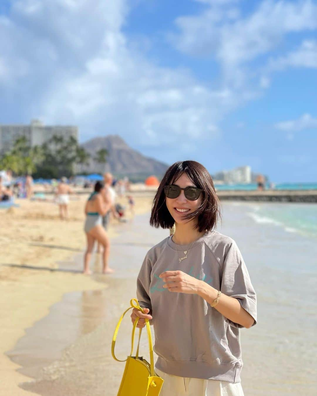 木本泉さんのインスタグラム写真 - (木本泉Instagram)「- 朝からプールと海🌴☀️  全く入ってないけど、、、遊んでいるのを眺めてますw  お天気良いけど汗かかないし、この気候はやっぱり最高❤️  今日も一日、日焼け止め🧴のみ塗って終わったw  昔はハワイ到着してすぐに出掛けて、、、ついこの前、学生時代のハワイ旅行の写真を親友と見ていたのですがw濃い化粧にイケイケの洋服。20年も経つと変わるね🤣(良いのか悪いのか)  #hawaii#izumi_trip」11月9日 20時01分 - izumikimoto