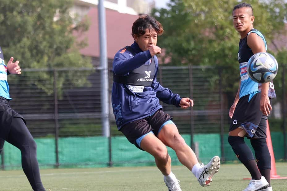 横浜スポーツ&カルチャークラブさんのインスタグラム写真 - (横浜スポーツ&カルチャークラブInstagram)「.  🔵training🟠  11/9  training photo📸 ホーム沼津戦にむけて🔥  #佐藤大樹 #沼田皇海 #山本凌太郎 #中里崇宏 #脇坂崚平  NEXT👉 J3リーグ第35節 【HOME】 📅11/11（土）13:00ko 🆚#アスルクラロ沼津  #yscc #Ｊリーグ #jleague #j3 #横浜 #本牧 #soccer #サッカー #bonera」11月9日 20時01分 - yscc_official