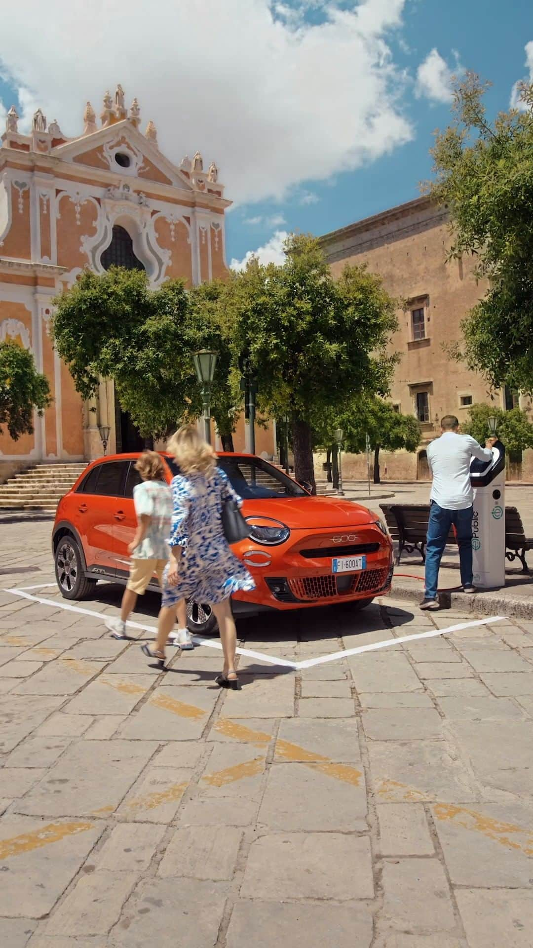 Fiat のインスタグラム：「You experience the Italian Upgrade when everything about you feels 'senza pensieri'」