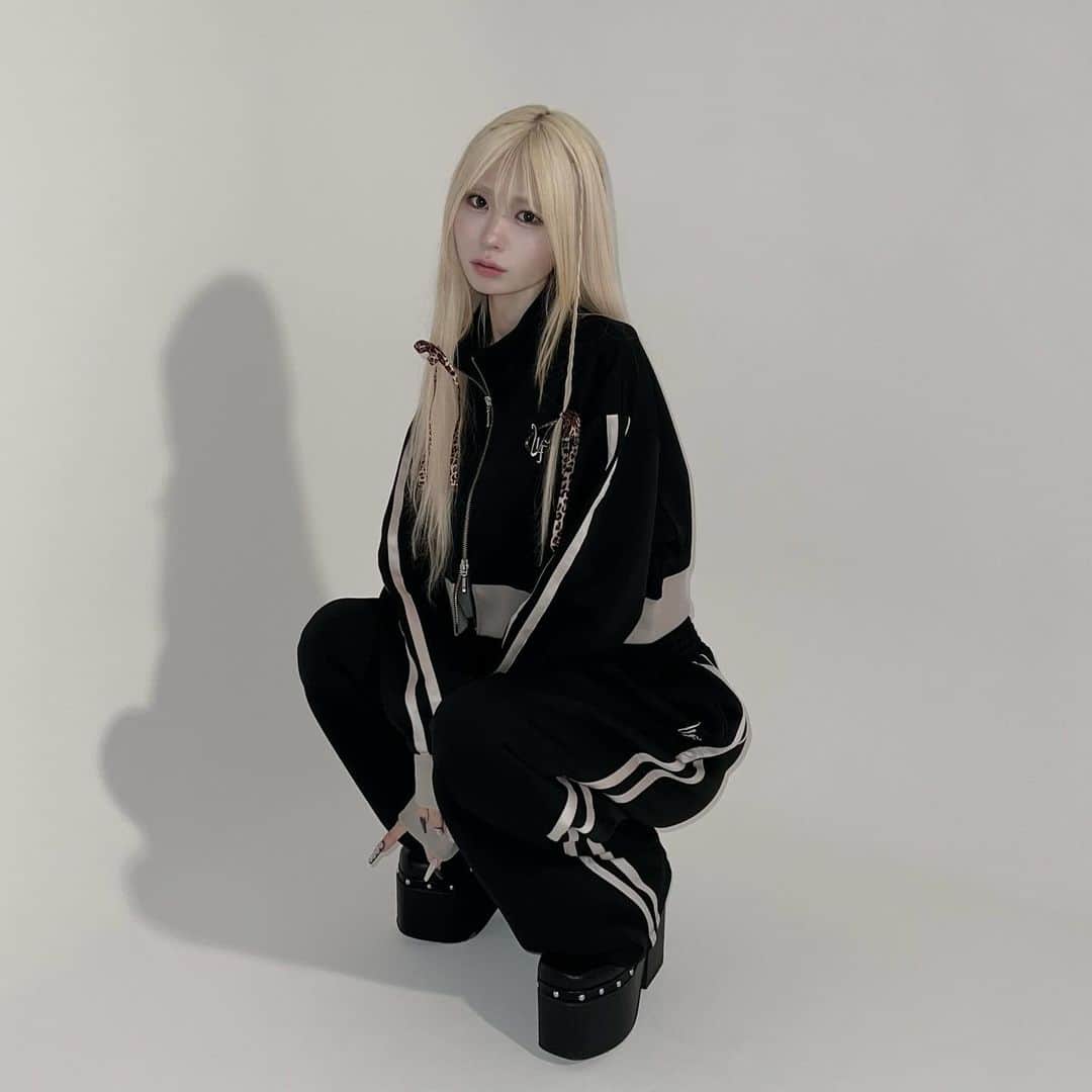 謝花南のインスタグラム：「🐆🖤」