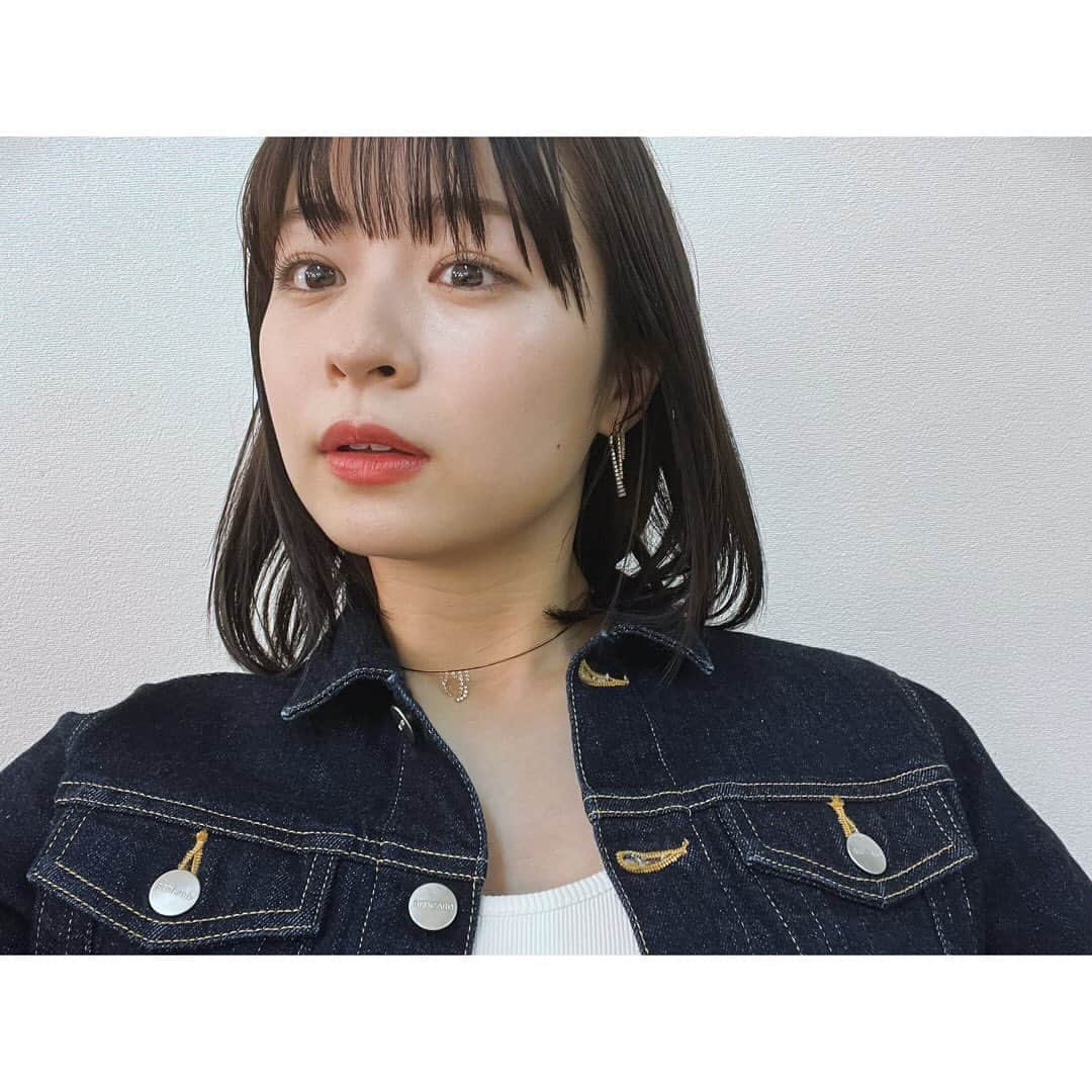 莉子さんのインスタグラム写真 - (莉子Instagram)「本日、ベストジーニスト次世代部門に選んでいただきました！👖  まさか、ベストジーニスト賞をいただく日がくるとは、、！ 私服でも愛用しているデニム、色が薄れてきたり、ダメージが増えてきたり、、。履いている人によって柔軟に変化していく、味が出ていく、そんなデニムが大好きなのでとても嬉しかったです。😌  次世代部門という言葉の重みと、いただいた盾の重みをありがたく受け取り、この章の名に恥じぬよう邁進してまいります。  本日は本当にありがとうございました！  今後も素敵なデニムと出会えますように、👖♥️  （記念すべき日なので、沢山写真共有させてくださ、、い、）」11月9日 20時04分 - riko_riko1204