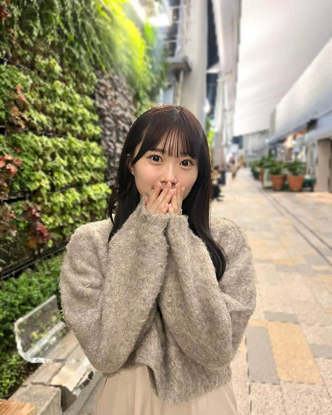 山根涼羽さんのインスタグラム写真 - (山根涼羽Instagram)「. 最近はこの前髪がお気に入りです 🫶🏻 いつもと違うんやけど ､ どうですか … ？  🪄 @__daiwoo2  #パープルブラウン #パープルカラー」11月9日 20時17分 - suzuha48yamane16