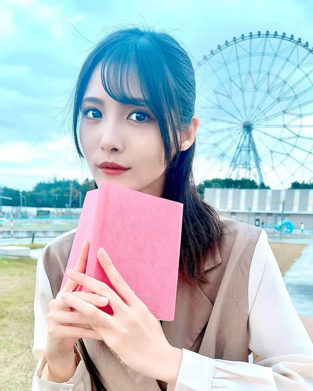 美沙玲奈さんのインスタグラム写真 - (美沙玲奈Instagram)「𓂃꙳⋆ ˖ 先日は久々に公園に行きました🎡 ちょうど良い気候☀ 休みの日はふらっと散歩に行くのが好きです☺︎  #公園 #読書 #オフの日」11月9日 20時10分 - rei777_official