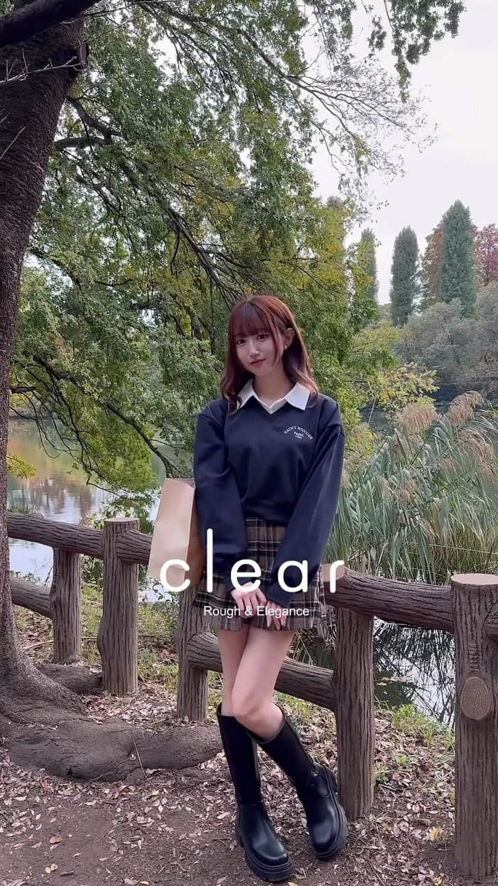 Ayanaのインスタグラム：「✔clearのプチプラコーデ ⁡ @clear.official のプチプラアイテムで 秋のコーデを組んでみました🐿🍁 ⁡ ▶︎tops : Vネック刺繍ショート丈スウェット＆シャツセット CL7969 ¥3,234 ▶︎pants : チェック柄ハイウエストタックショートパンツ CL8060 ¥2,156 ▶︎cap : イニシャルワッペンコーデュロイキャップ CL8025 ¥1,100 ⁡ ⁡ #プチプラ #プチプラコーデ #プチプラ高みえコーデ #骨格ナチュラル #骨格ウェーブ #骨格ストレート #clear #クリア #clearコーデ #clear購入品  #clear購入品紹介 #clear新作 #ミニ丈 #ミニスカ #ミニスカート #秋コーデ #秋服 #ショート丈 #ショートパンツ」