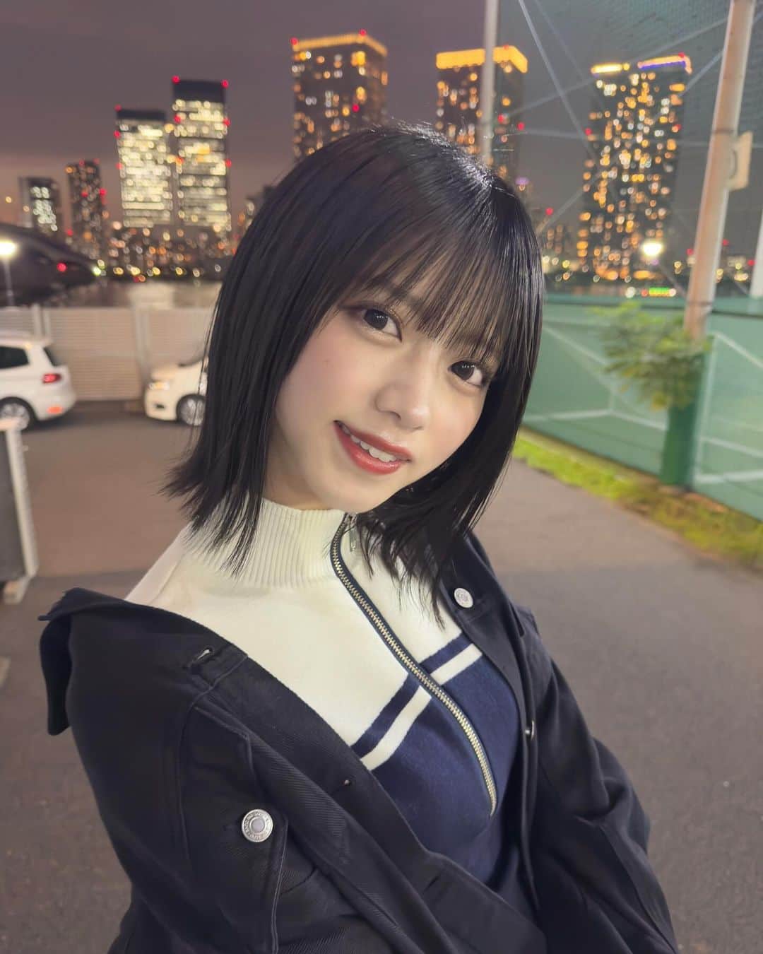 西野千明さんのインスタグラム写真 - (西野千明Instagram)「今くらい夜も涼しいのがいいねえ🌃 ハーフジップかわいいでしょー！ 全身も可愛いから次載せちゃうー✊ . #外ハネ #外ハネボブ #豊洲 #lilybrown #olivedesolive #ニット #knit #innercolor #秋 #autumn #秋コーデ #春 #spring #春コーデ #インナーカラー #japan #idol #pwc #白キャン #真っ白なキャンバス #西野千明 #アイドル #いいね #ボブ #ショートボブ #followｍe #instagood #fashion #like4like #ootd」11月9日 20時12分 - konnichaaaki
