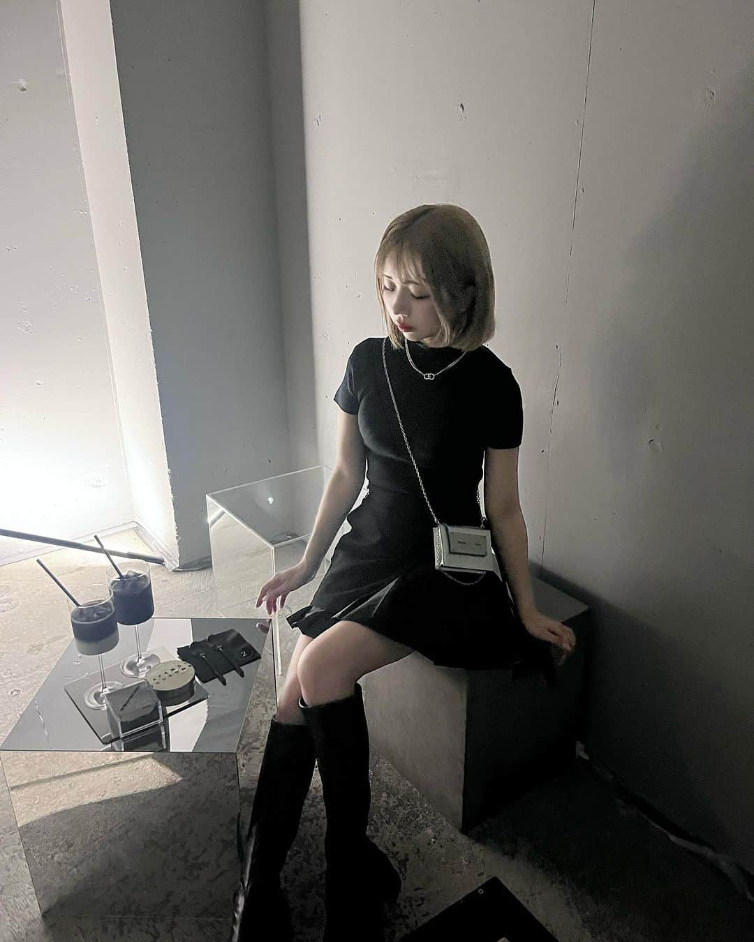 エリンコさんのインスタグラム写真 - (エリンコInstagram)「🖤 . 寒くなると黒い服が着たくなる🥹 . 新しいスマホケース @casetify_jp の📱 . ブラックコーデと空間にピッタリだった🖤 . マレフィセントがいっぱいで可愛い♡♡♡ . #スマホケース #マレフィセント #ブラックコーデ #black #黒コーデ #casetify」11月9日 20時13分 - erinko0315