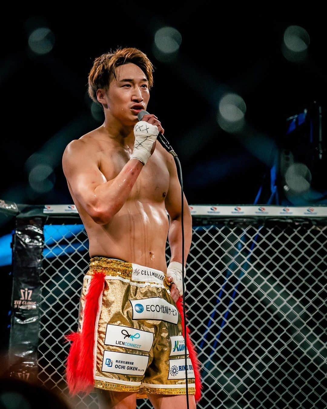 安保瑠輝也のインスタグラム：「. Breaking Downを批判してる人たちって時代について来れてない老害にしか見えへん  あとは嫉妬してる人と、上手いこと乗っかろうとしてる平本以外で批判してる人はあんまり見たことない  バズってて数字持ってるのは事実なんやから今はそういう時代ってことでしょ  みんなはどう思う？  てかBreaking Downのせいで格闘技のイメージが悪くなってるってほんまなんか？街を歩けば色んなところで声かけられる選手も多いし、本当にイメージが悪くなってるならそんなことありえへんよな  仮にイメージ悪くなってたとしても、殴り合うスポーツなんか最初からイメージ良くないし、格闘技に興味持ってくれる人が増えてるのは事実なんやからプラスの方が大きいやろ  格闘技界が低迷して誰にも見られなくなることが一番最悪なことやからそういった意味ではBreaking Downに感謝してる  おれも出場して良かったなと思ってるし、また出場してほしいって声も多いから近々顔出そうか  まあ次に首取りにいくとしたら朝倉未来かな YA-MANとOFGで遊べるなら俺ともできるやろ」