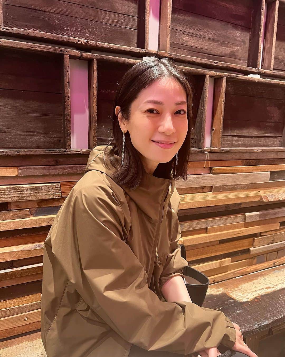 月船さららのインスタグラム：「初めて眉毛を整えてもらうサロンに行ってきましたー！  いつもより太くて短く柔らかい印象に仕上げてもらいました。 記録としてアップさせていただきます🙌  3枚目はいつもの私の眉毛。 やっぱり印象が変わる。 面白かったー。」