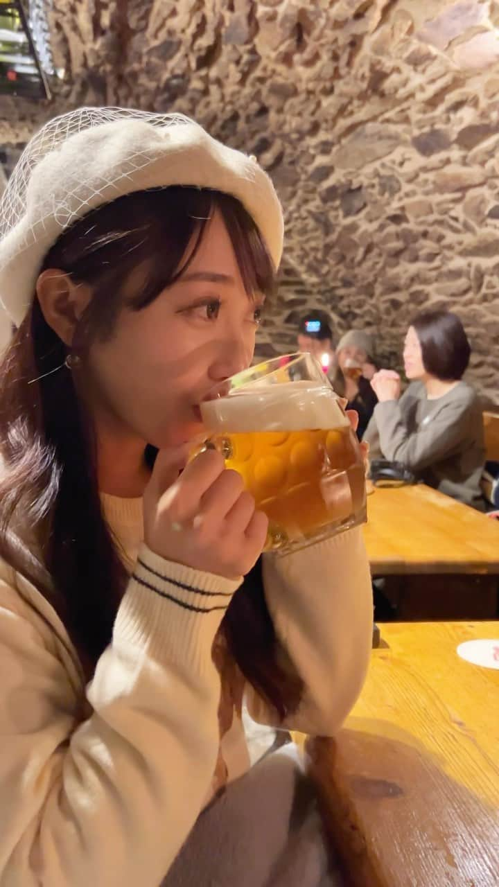 片原恵麻のインスタグラム：「普段は飲まないビールも美味しく感じた🍺  #ceskykrumlov#ヨーロッパ#ヨーロッパ旅行#プラハ#プラハ旅行#ヨーロッパ旅#チェコ#チェコ旅行#cafeimperial#cafeimperialprague#Prague#praguecity#praguefood#českýkrumlov#czech」