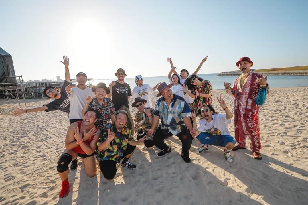 上江洌清作さんのインスタグラム写真 - (上江洌清作Instagram)「WWW2023   モンパチフェスだョ‼️  全員集合‼️  写真‼️  photo by @saru_0305   #mongol800   #モンパチ  #モンパチフェス」11月9日 20時35分 - 00800
