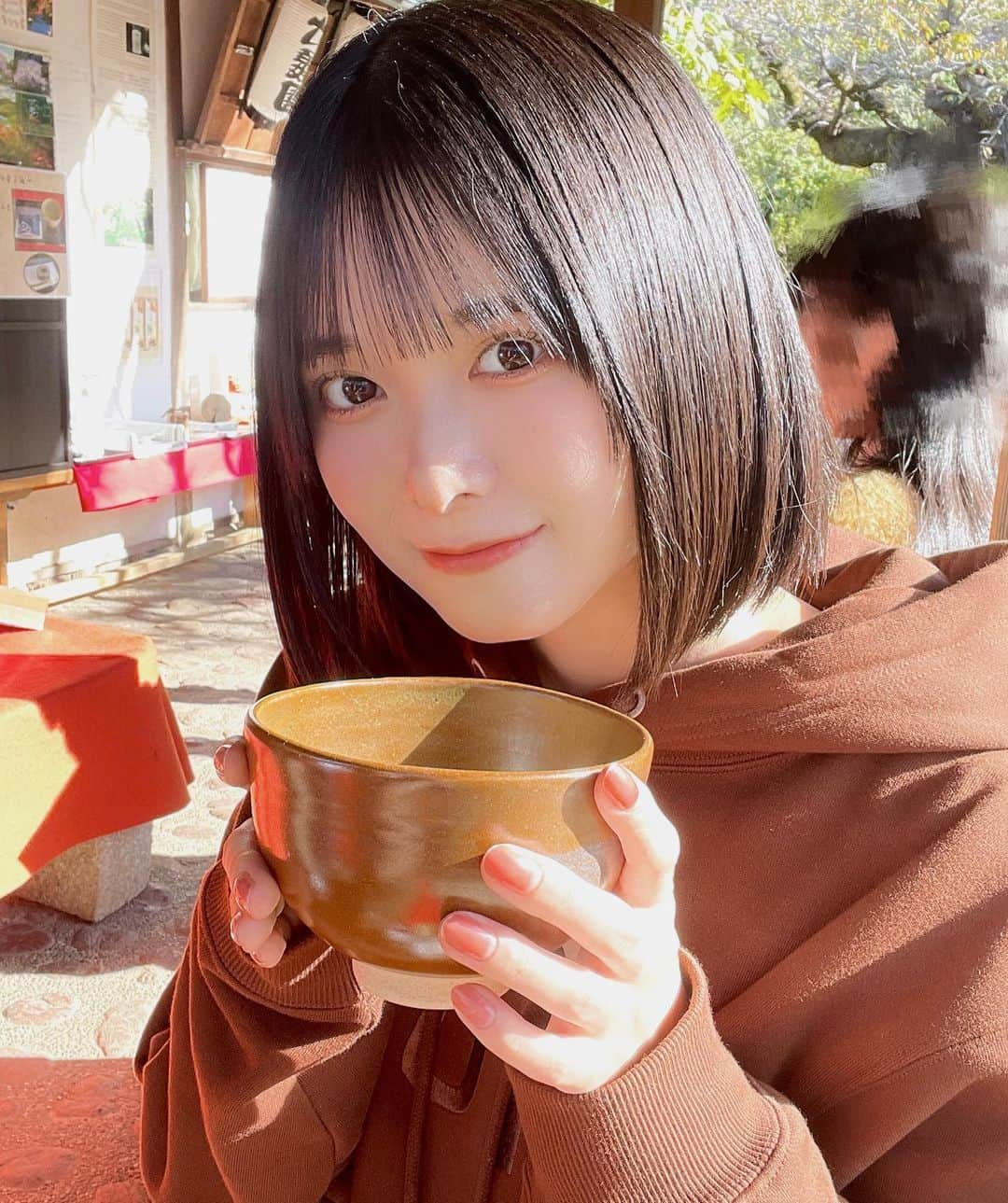 山﨑夢羽さんのインスタグラム写真 - (山﨑夢羽Instagram)「. 久しぶりに行った〜〜〜🍵🌿  📸 @reina_ichioka.official   #BEYOOOOONDS #山﨑夢羽 #六義園 #和菓子 #抹茶 #だいすき」11月9日 20時27分 - yuhane_yamazaki.official