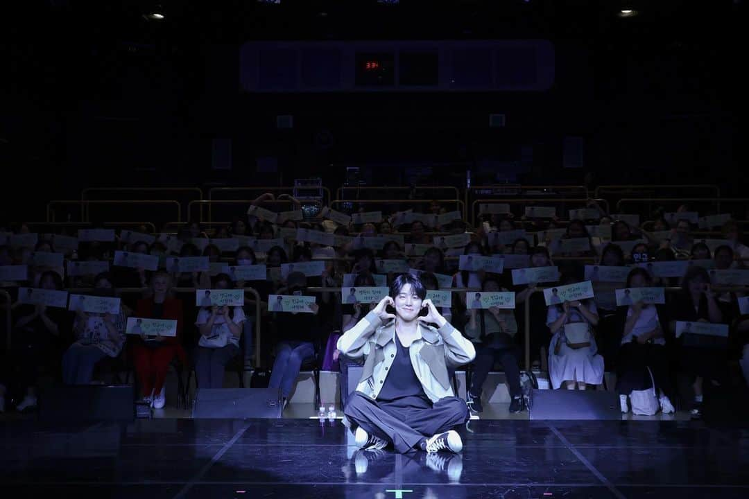 キム・ミンギュのインスタグラム：「오랜만에...🤗 항상 감사하고 사랑합니다❤️ (늦어서 미안해요🥹)」